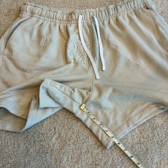 NWT Nike Cream/Light Beige Standard Fit Above Knee Lenth Athletic Shorts - Picture 12 of 12